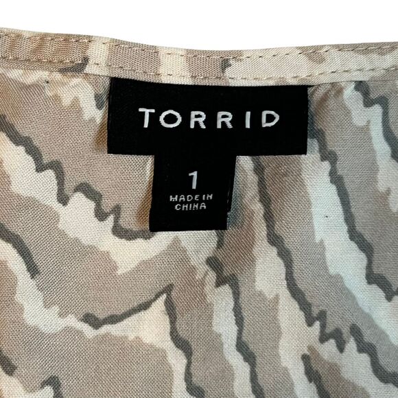 Torrid Blouse Womens 1X Zebra Print All Over Boho Funky Shirt Relaxed V Neck Top - Picture 8 of 10